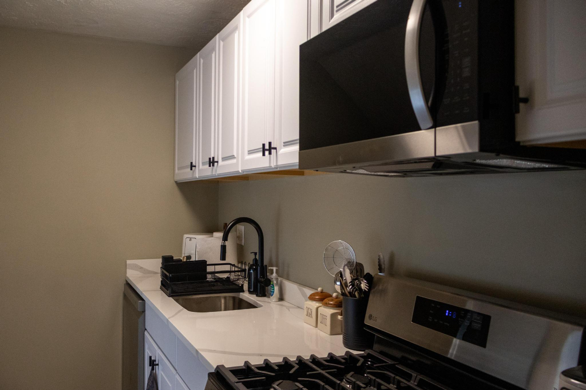 Beautiful Fully Furnished 2BR Apt, Renovated in 2025. Prime Location Near UofR/ Strong Hospital. Own - Photo 11