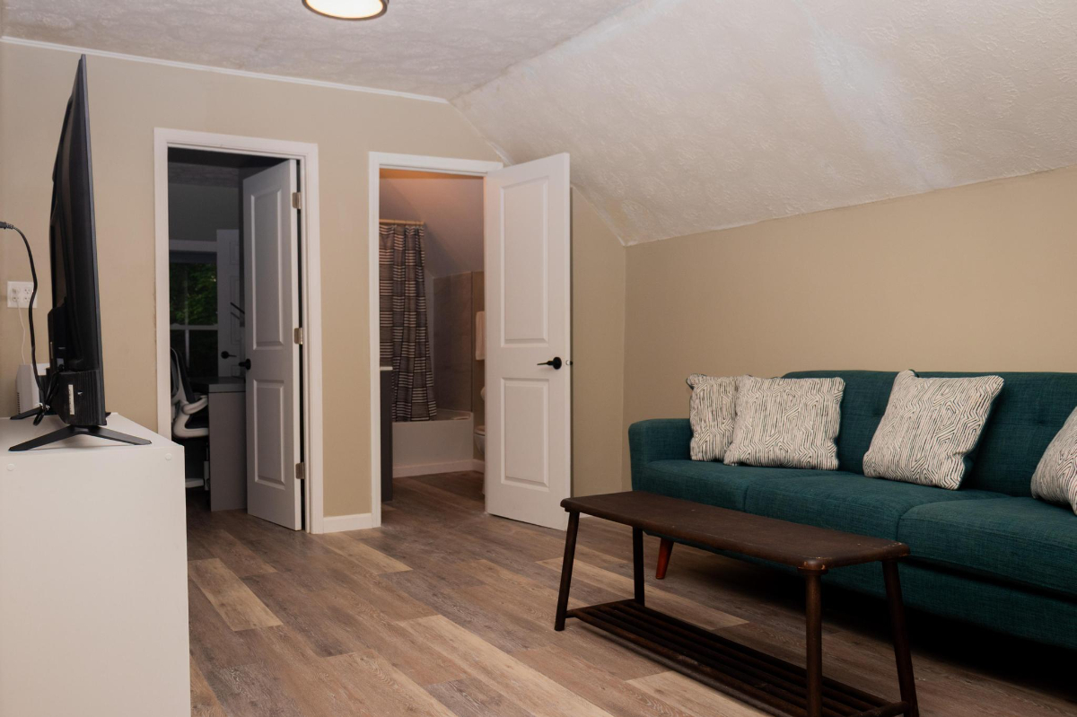 Beautiful Fully Furnished 2BR Apt, Renovated in 2025. Prime Location Near UofR/ Strong Hospital. Own - Photo 12