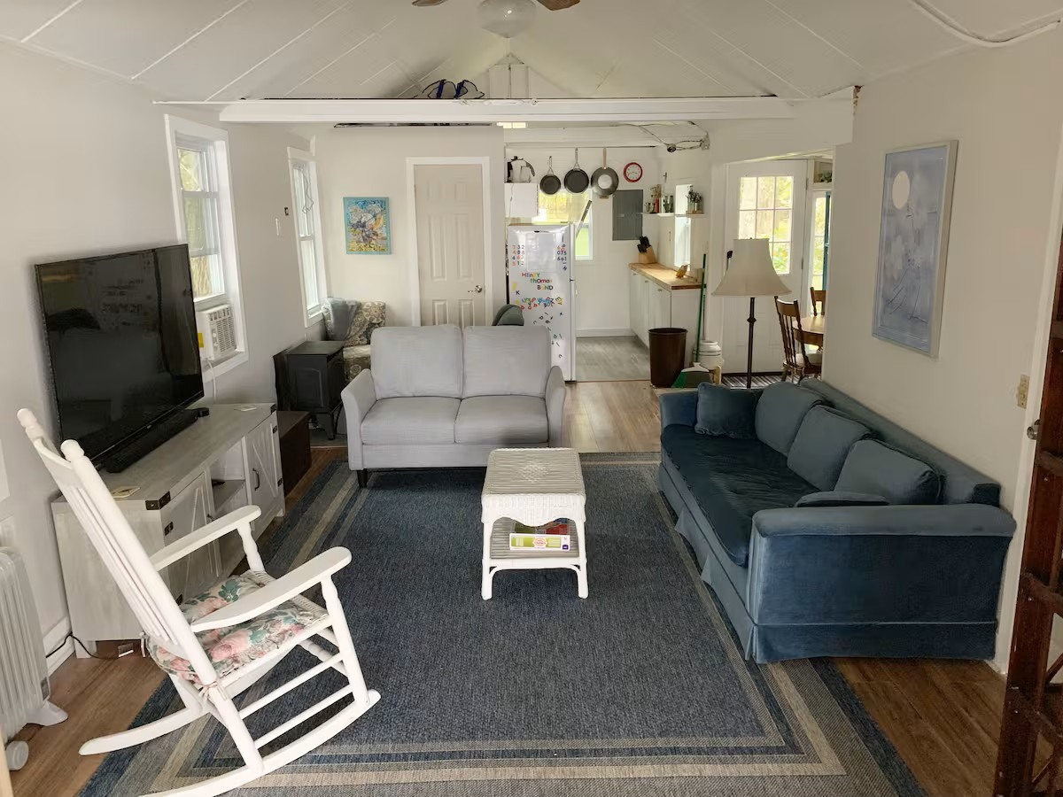 Private Lakefront Escape- Seasonal Rental Gem - Photo 1