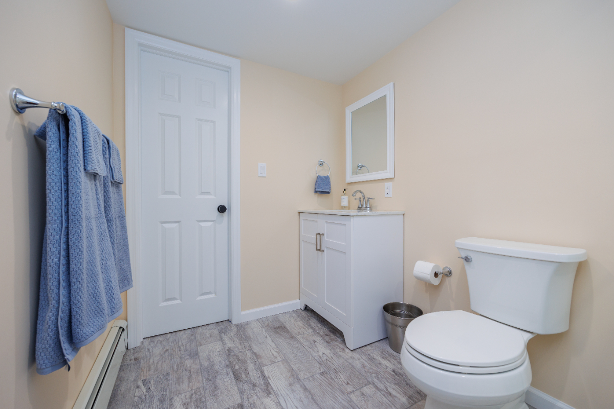 One Bedroom Apartment in a Great Location. - Photo 11