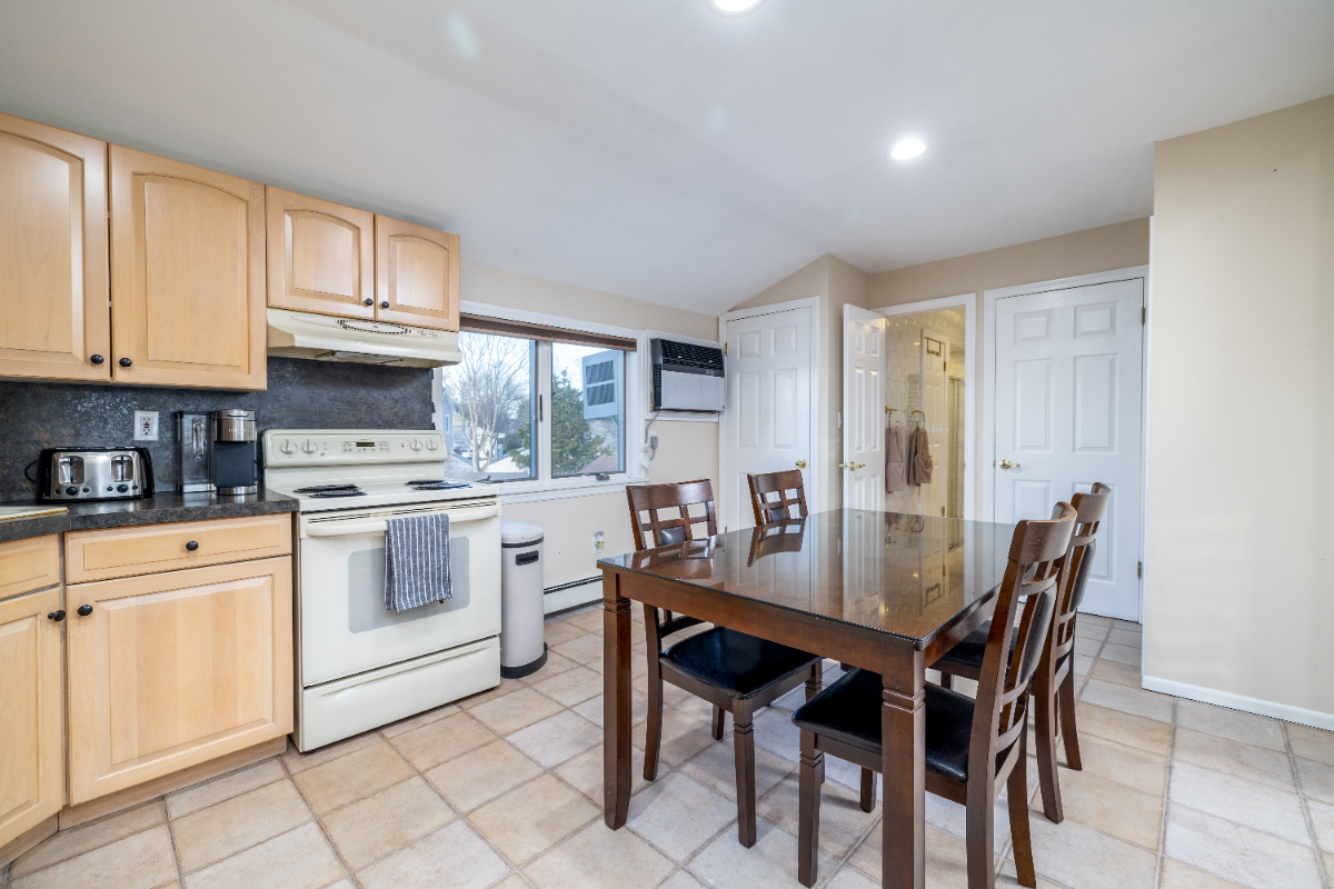 One Bedroom Apartment in a Great Location. - Photo 4