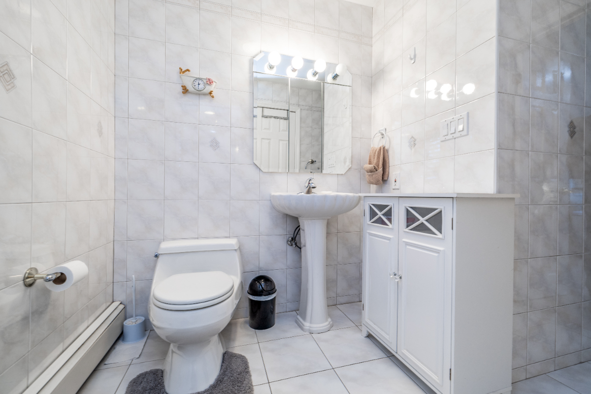 One Bedroom Apartment in a Great Location. - Photo 11