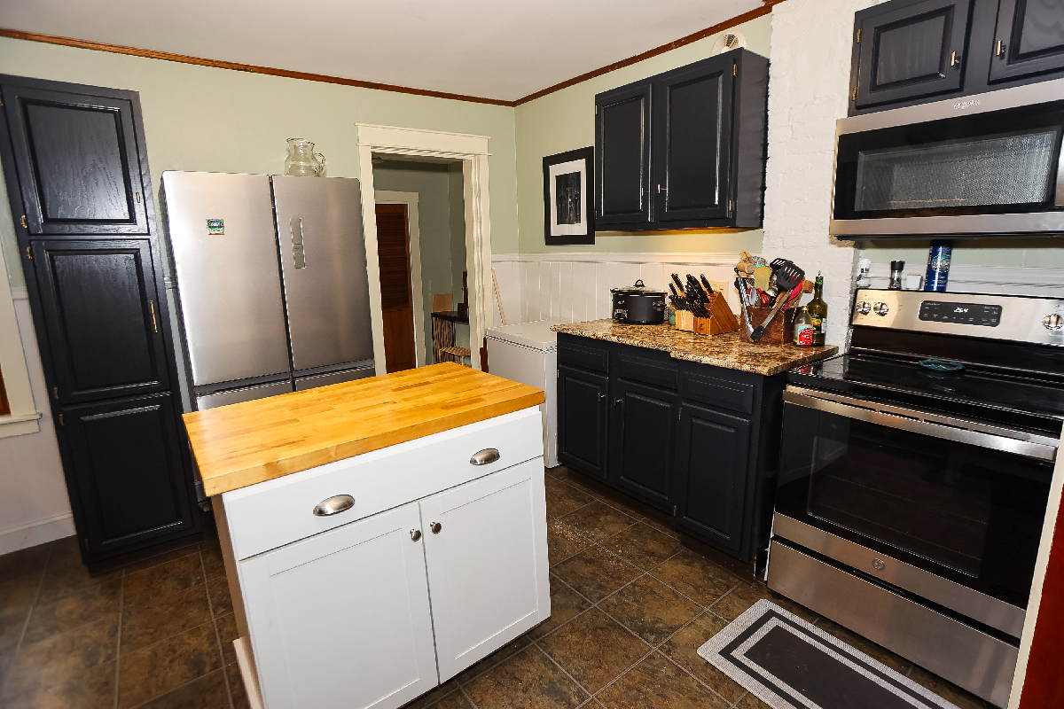 4 BR Oasis Near Hospitals, Downtown and Highways - Photo 3