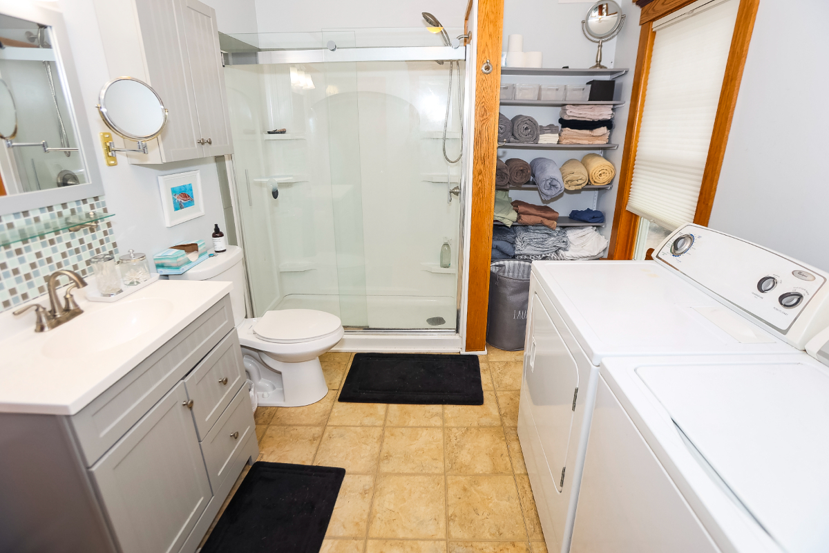 4 BR Oasis Near Hospitals, Downtown and Highways - Photo 7