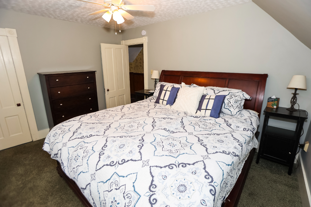 4 BR Oasis Near Hospitals, Downtown and Highways - Photo 8