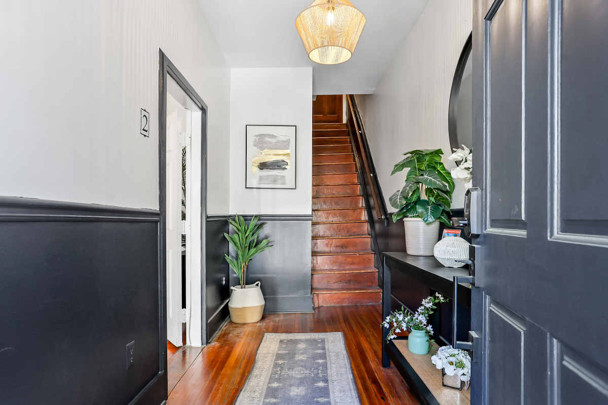 Historic Savannah Parlor Apartment, Centrally Located and Walkable Everywhere - Photo 11