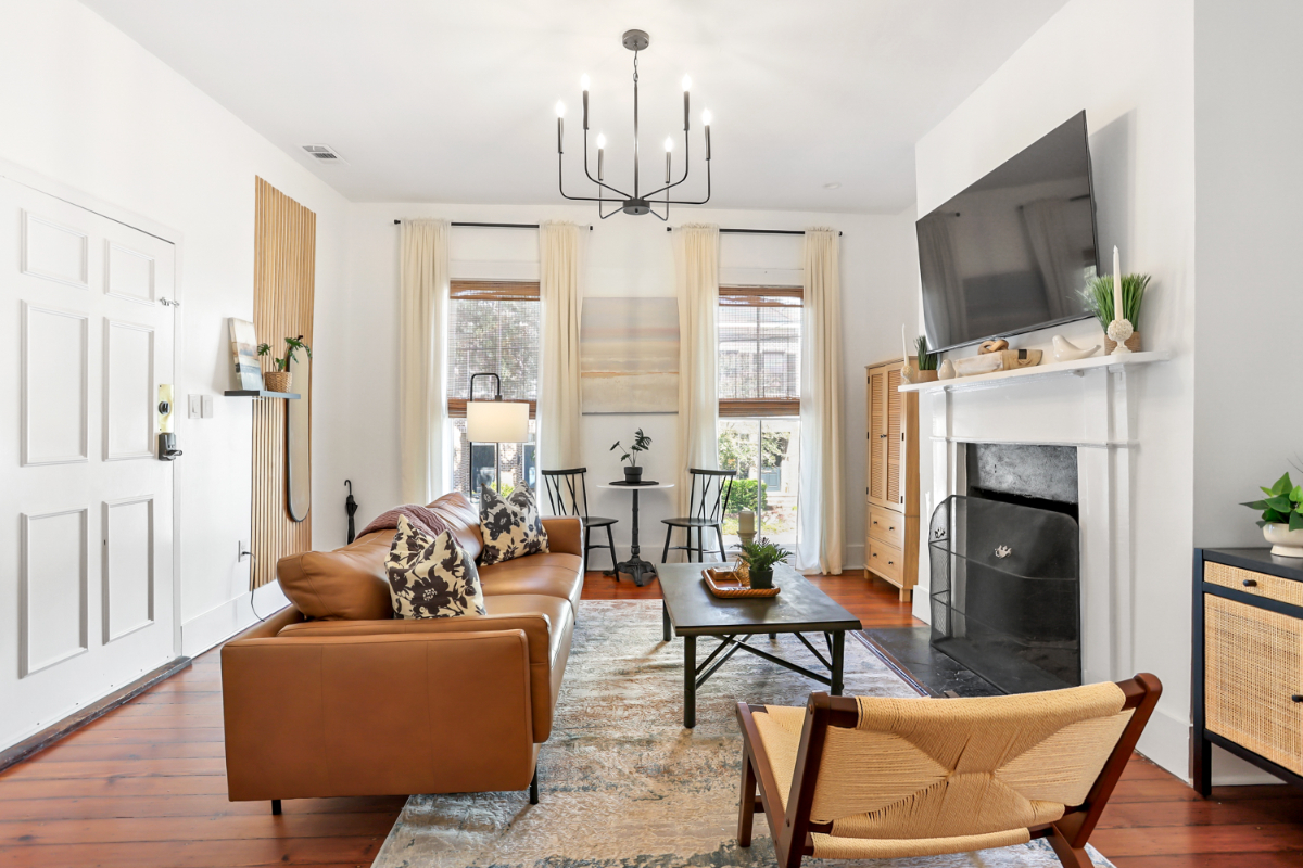 Historic Savannah Parlor Apartment, Centrally Located and Walkable Everywhere - Photo 9