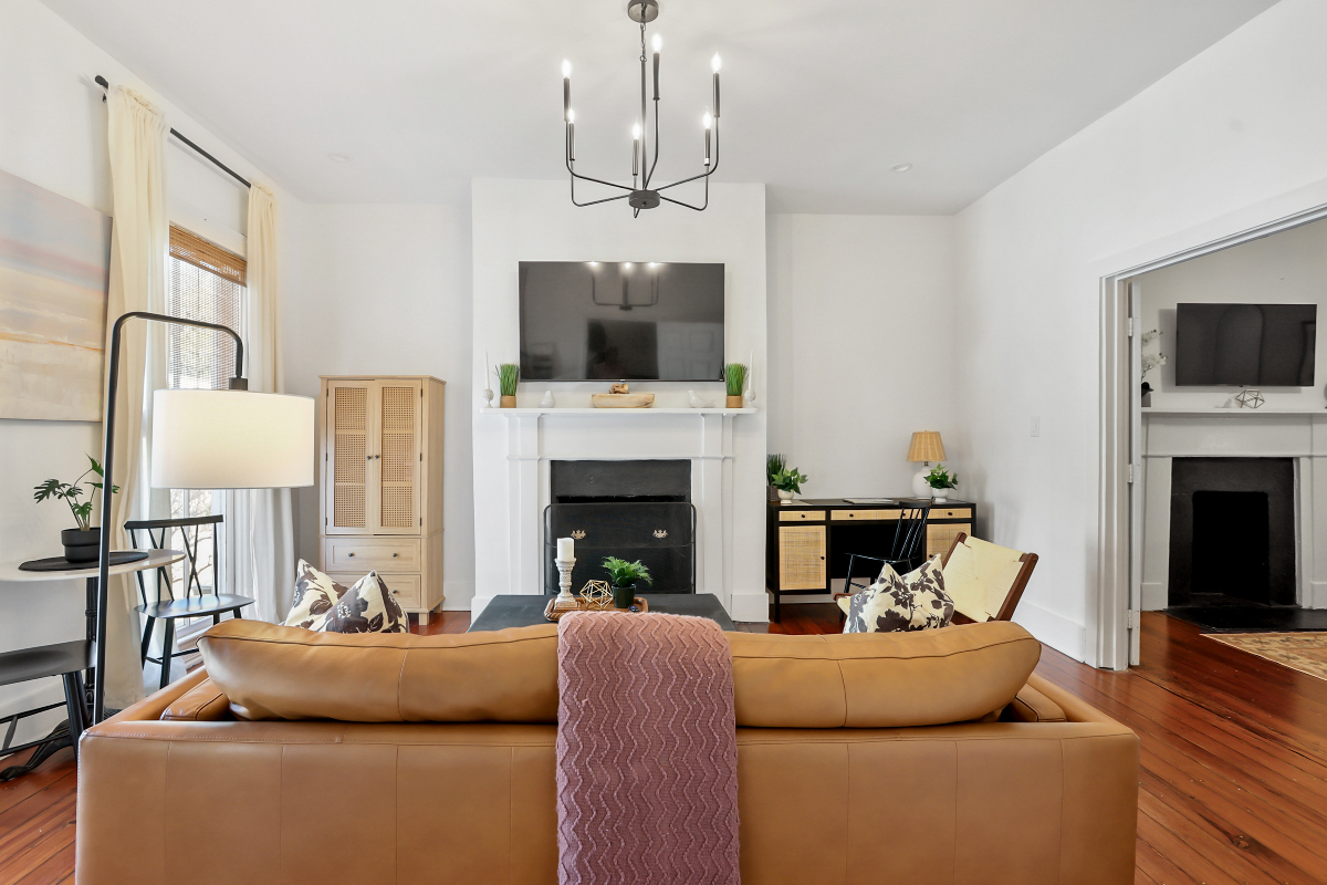 Historic Savannah Parlor Apartment, Centrally Located and Walkable Everywhere - Photo 2