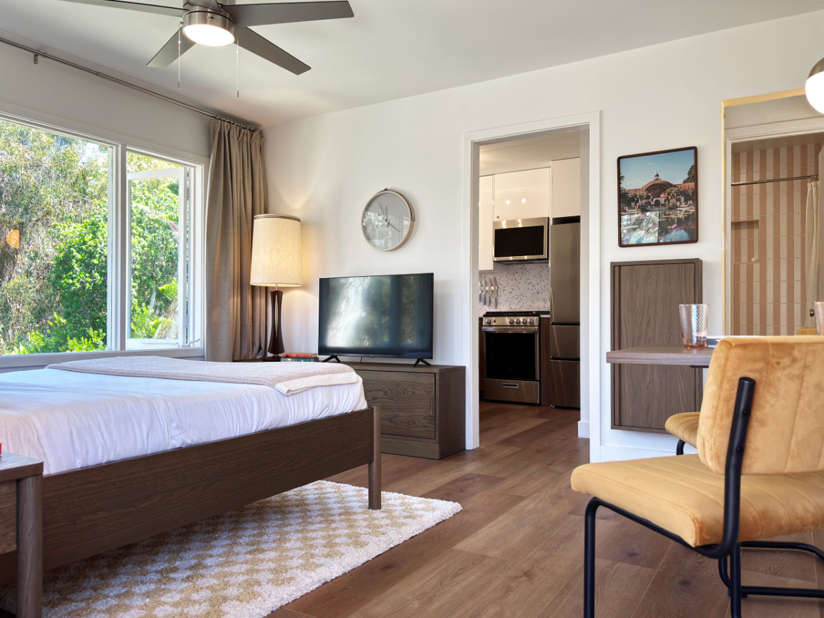 Quiet Canyon-Backed Studio in Walkable Hillcrest-Located near major hospitals, Balboa Park, and the San Diego Zoo - Photo 4