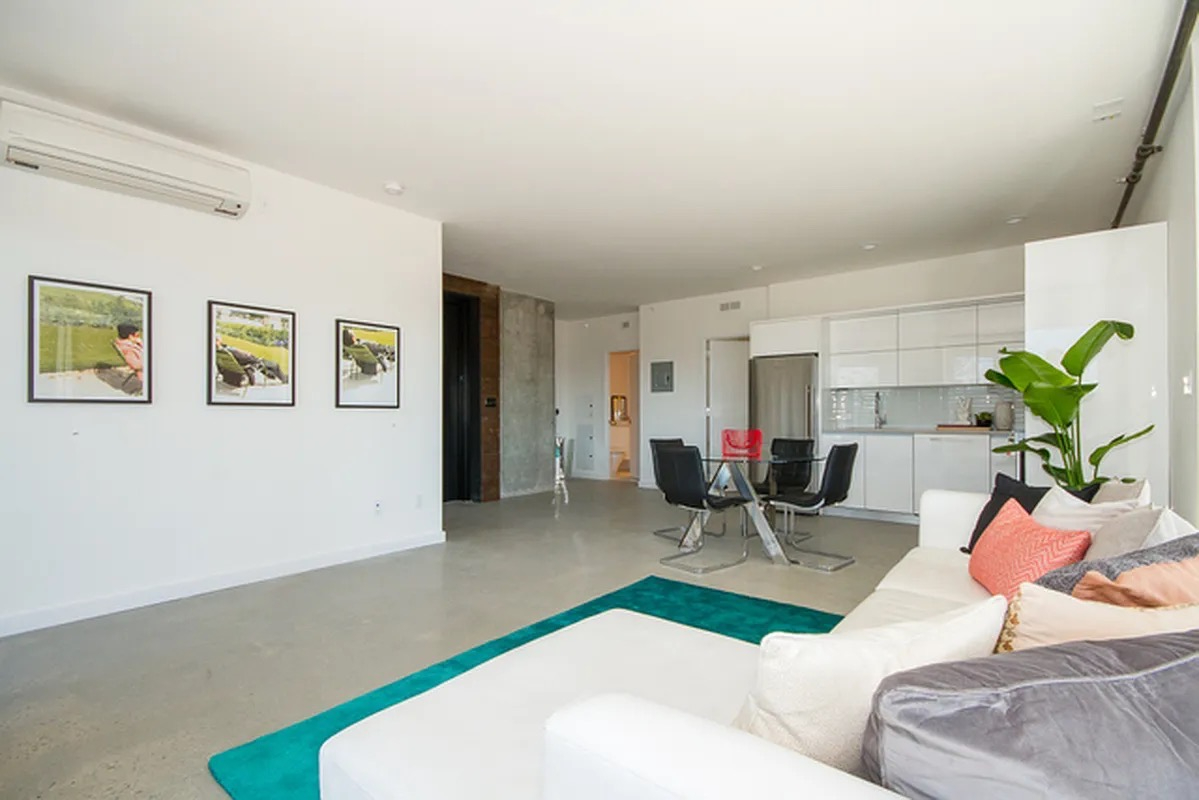 Stylish 2BR Apartment with Private Elevator Entry & Wrap-Around Balcony in Luxury Building with Prem - Photo 4