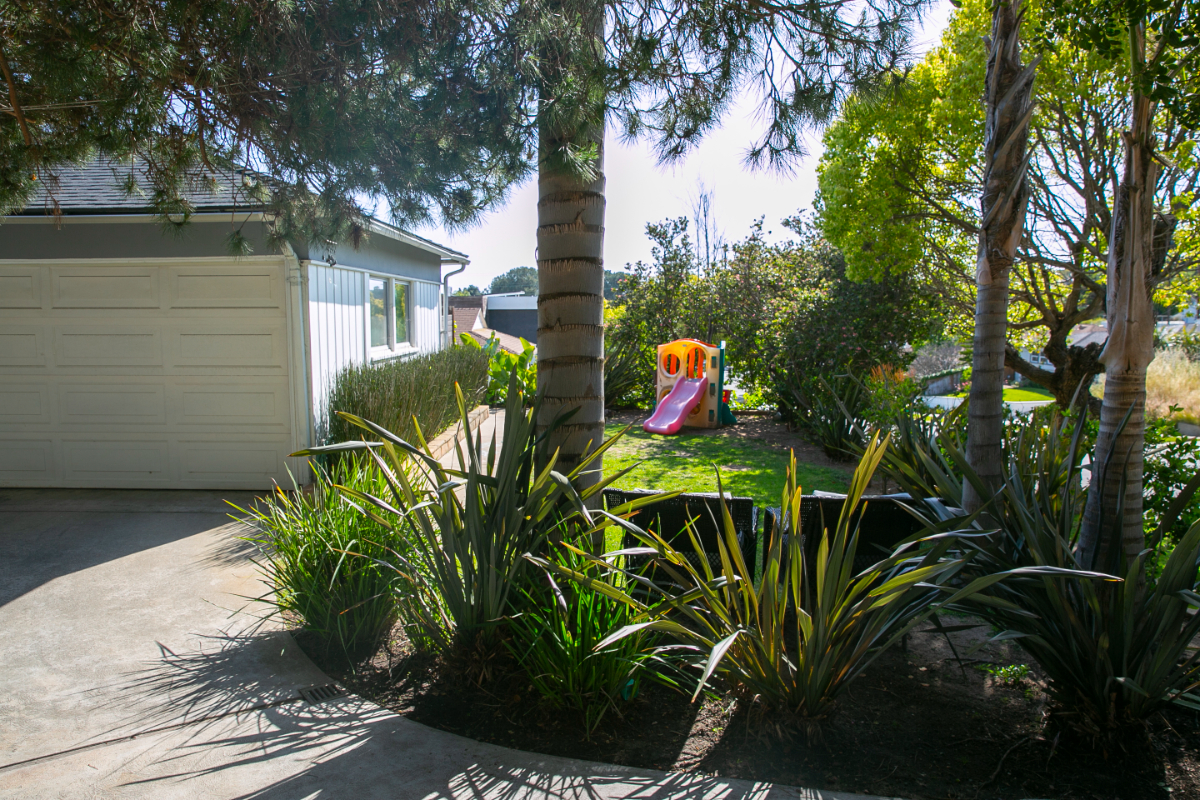 Beautiful remodeled 3 bedroom 2 bath home with great indoor/outdoor flow. - Photo 3