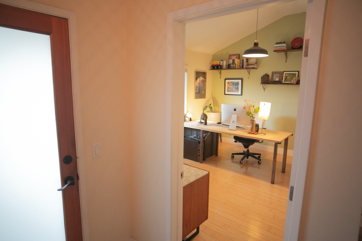 Beautiful remodeled 3 bedroom 2 bath home with great indoor/outdoor flow. - Photo 6