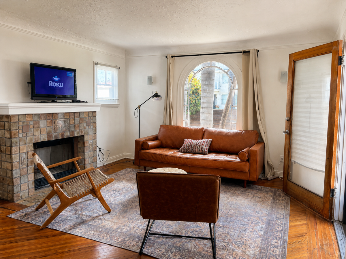 Centrally Located Charming Spanish Bungalow, Easy Commute & Near Metro - Photo 2