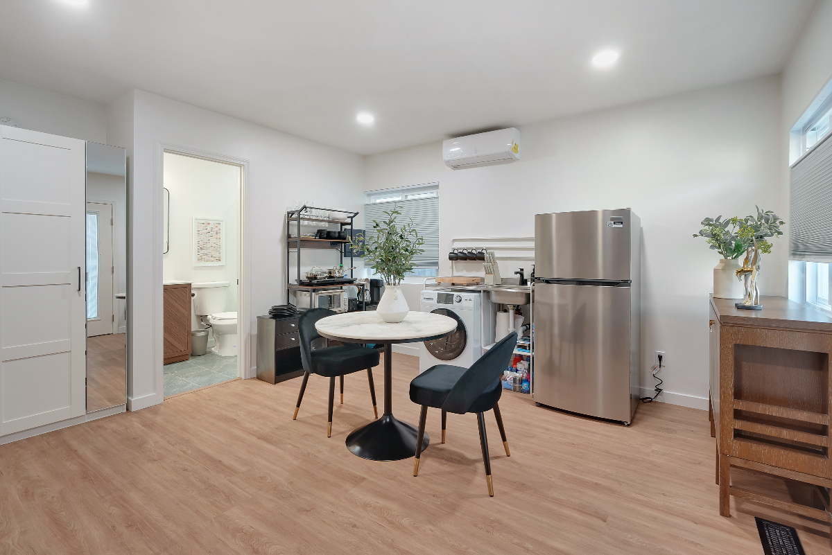 Brand New LA Studio w/ Parking, Laundry, Fast Wifi, EV Charger, AC, Central Location - Sage Studio - Photo 4