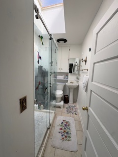 Spacious Apt in Great DC Neighborhood - 6-month contract minimum - Photo 11