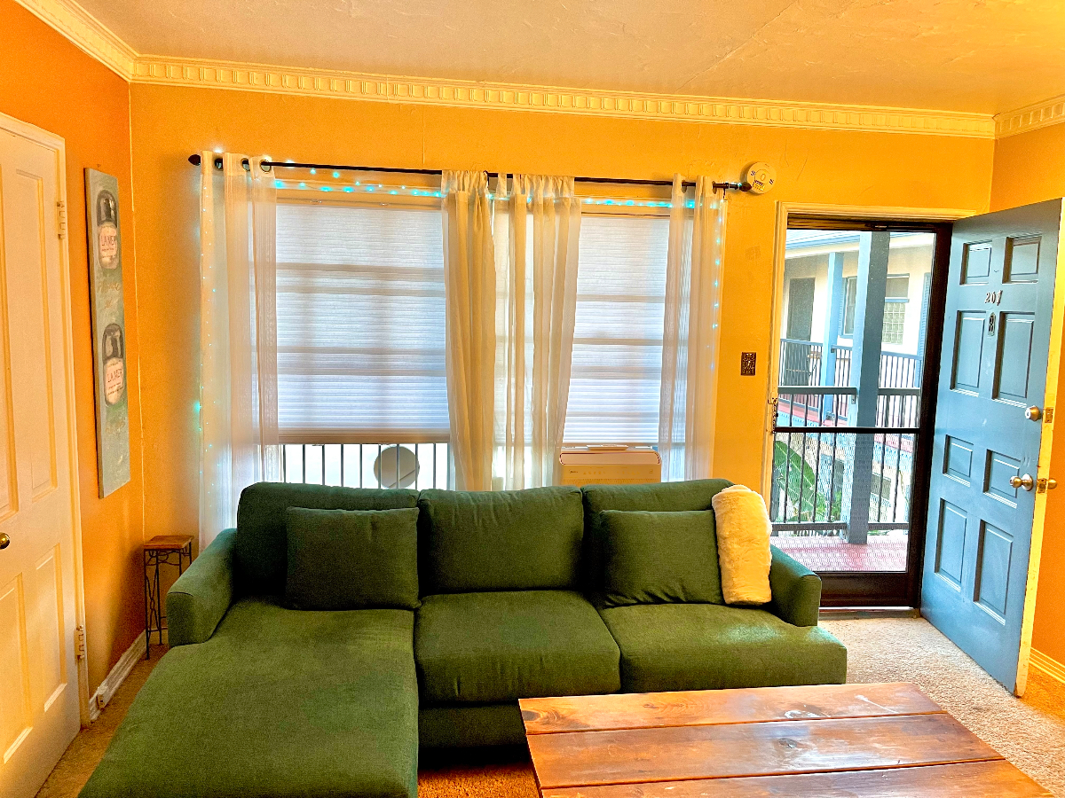 WEST HOLLYWOOD BUNGALOW - Photo 2