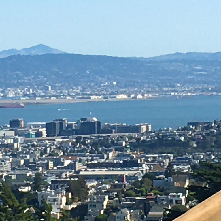 Peak Tranquility - A serene 360 oasis above the city hustle. Breathtaking views of San Franciscos exquisite landscapes. Conveniently... - Photo 2
