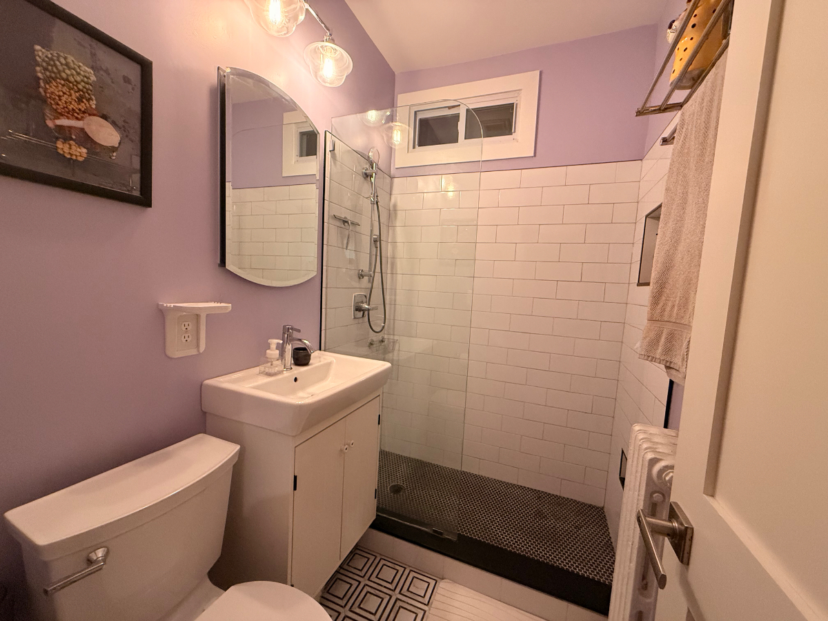 Cheerful, bright 1BR/1BA Petworth condo - Photo 12
