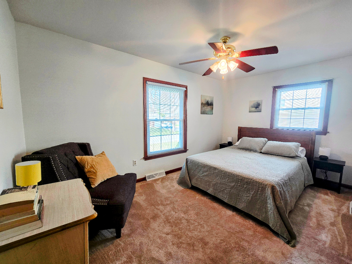 Fully Furnished, 4 Bedroom Home Adjacent to Saratoga Hospital - Photo 12