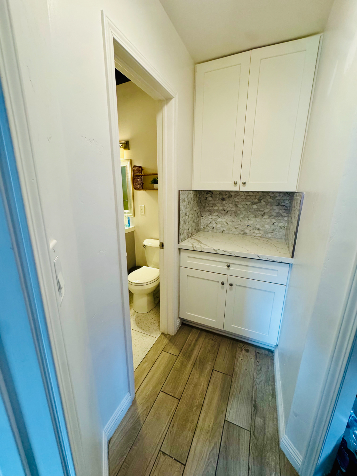 Furnished private bed and bath in a 3bhk house - Photo 4