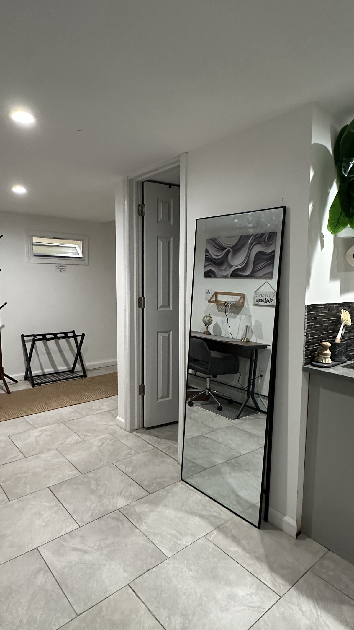 Quiet 1BR Near JFK - Ideal for Travel Nurses -Private Entry - Photo 9