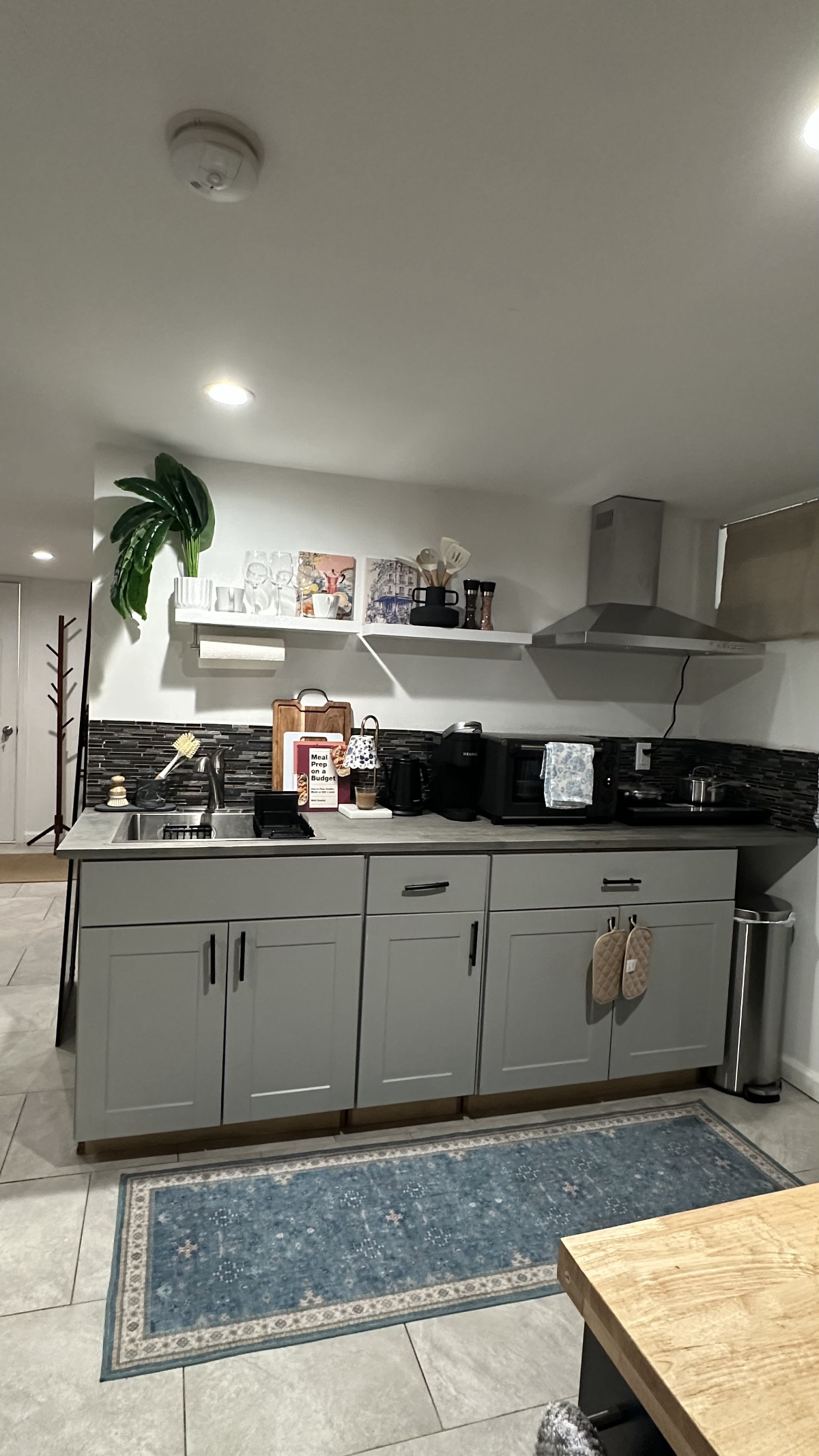 Quiet 1BR Near JFK - Ideal for Travel Nurses -Private Entry - Photo 7