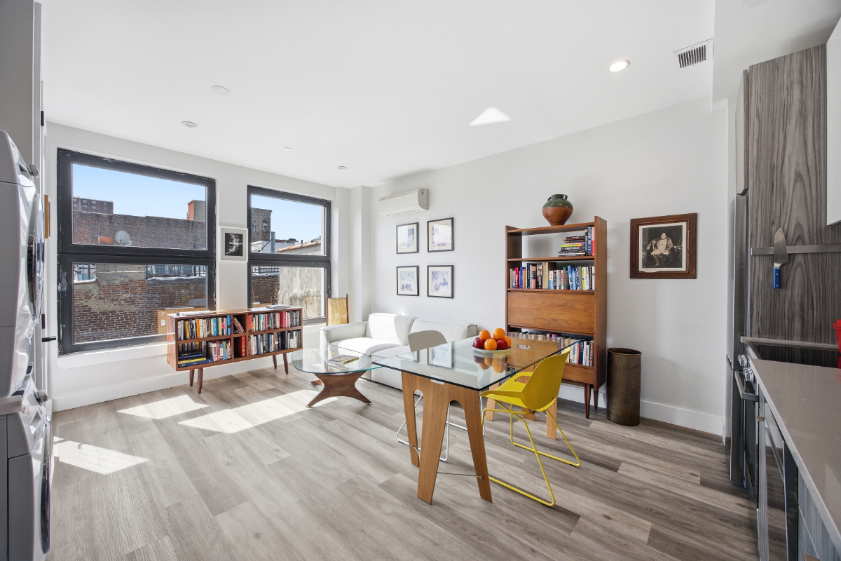 Modern Brooklyn Retreat w Balcony & City Views - Photo 12