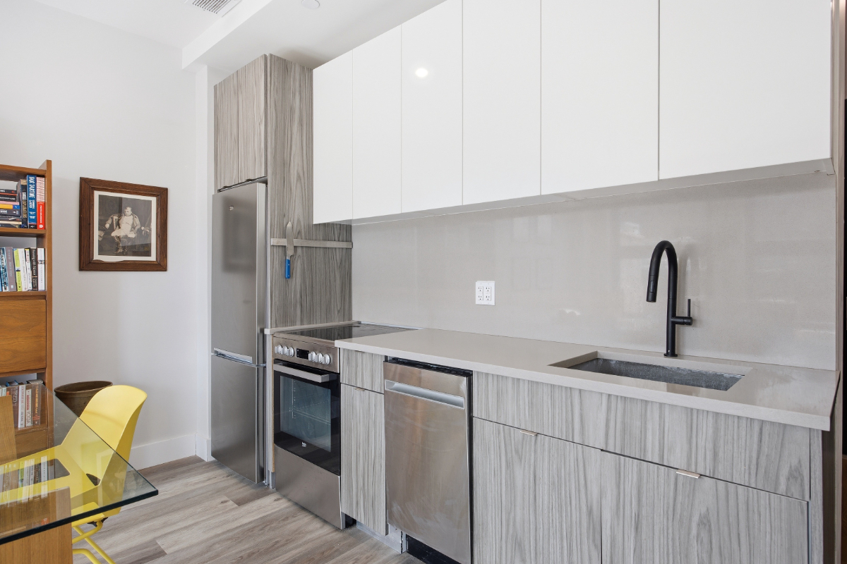 Modern Brooklyn Retreat w Balcony & City Views - Photo 10