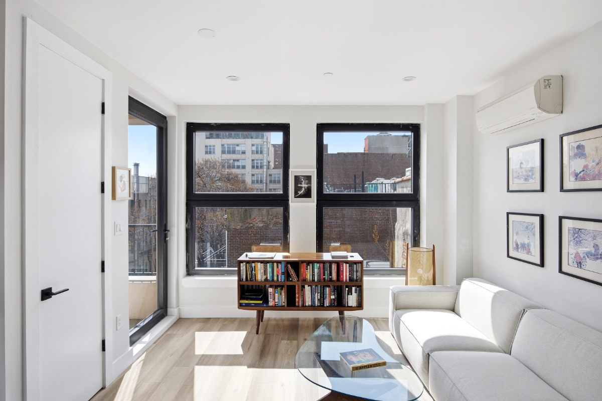 Modern Brooklyn Retreat w Balcony & City Views - Photo 4