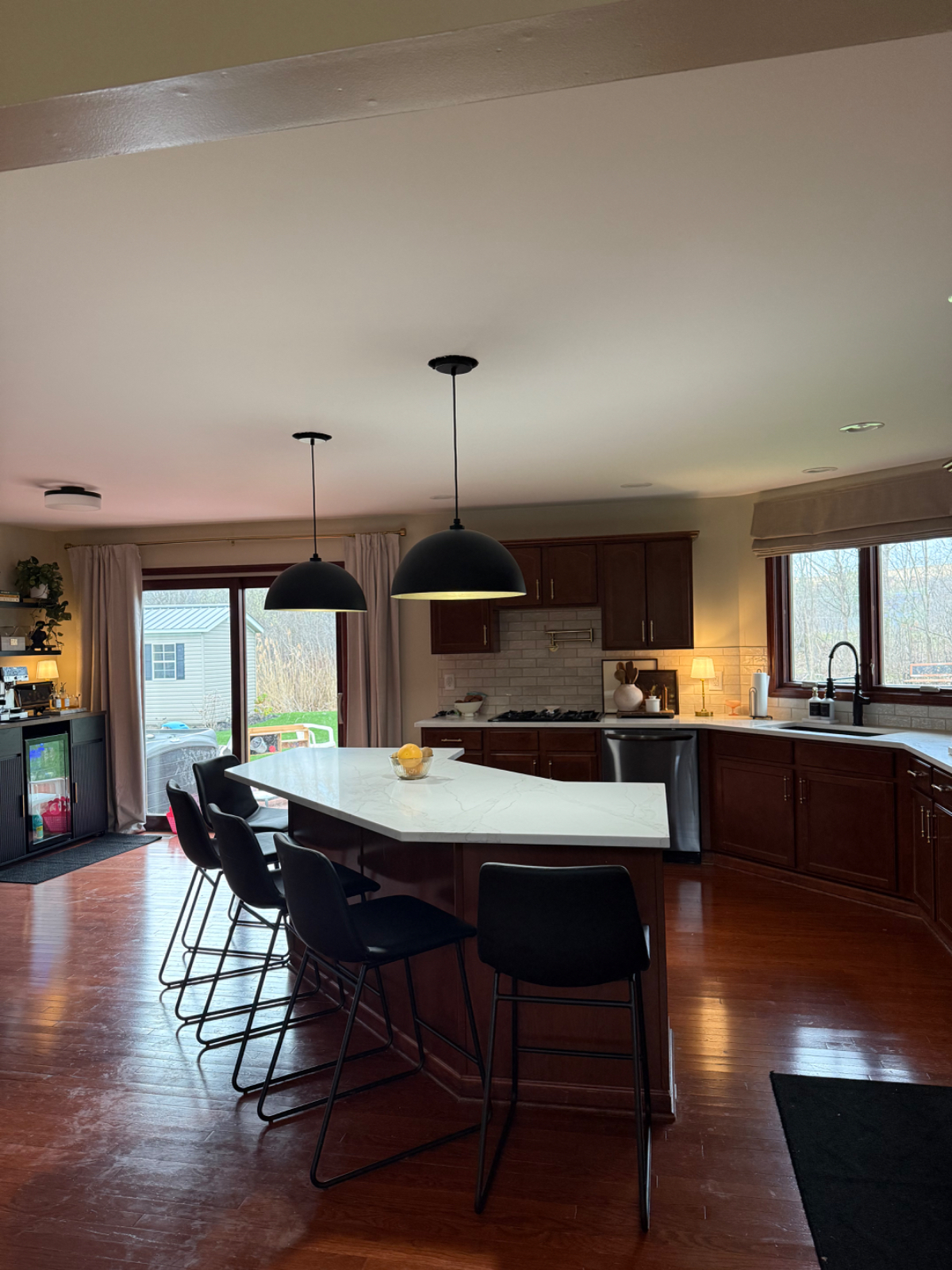 Large Home close to amenities - Photo 2
