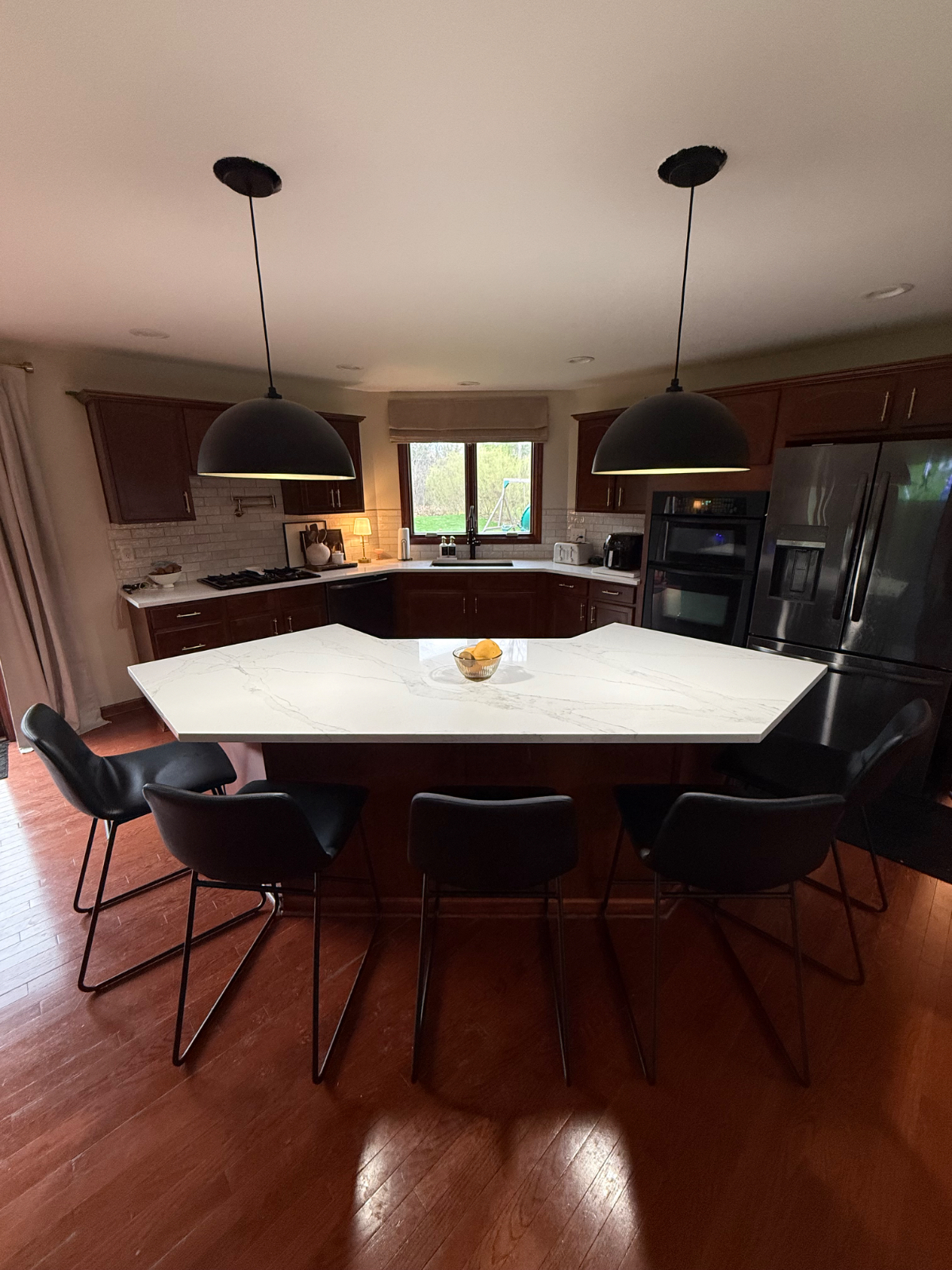 Large Home close to amenities - Photo 6