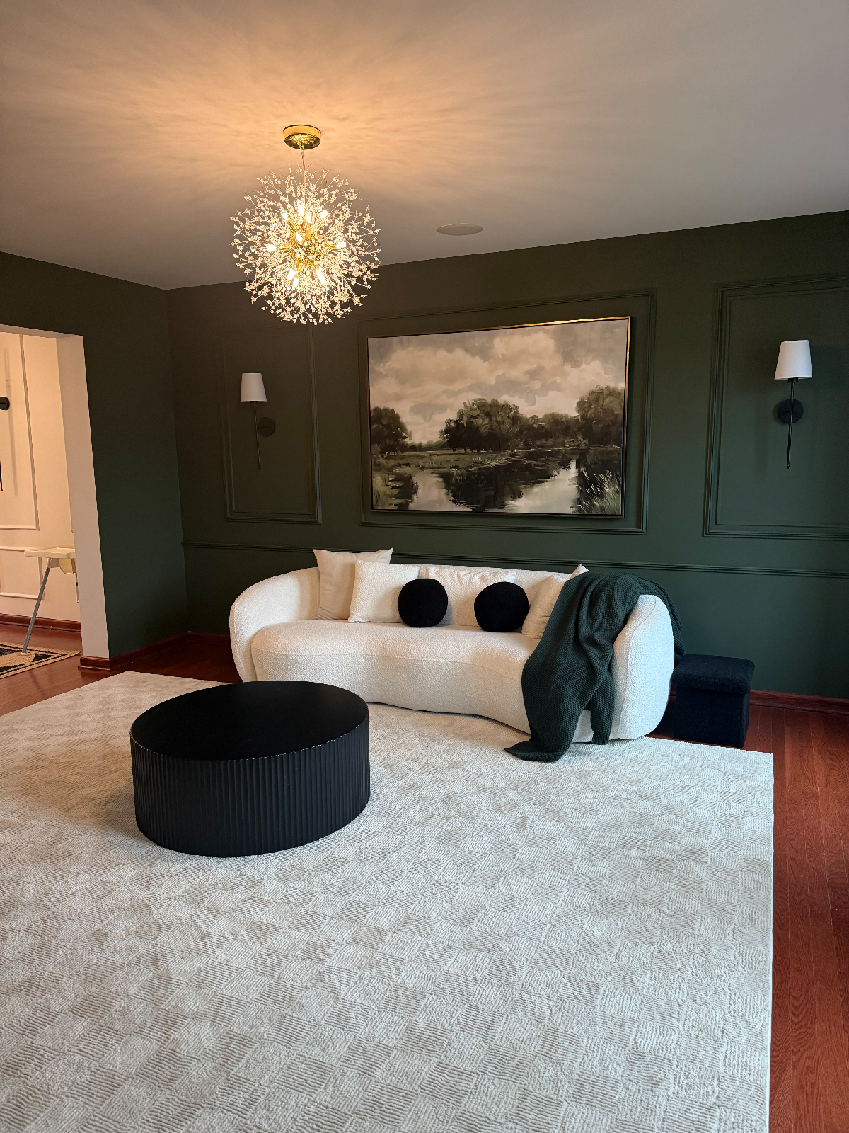 Large Home close to amenities - Photo 3