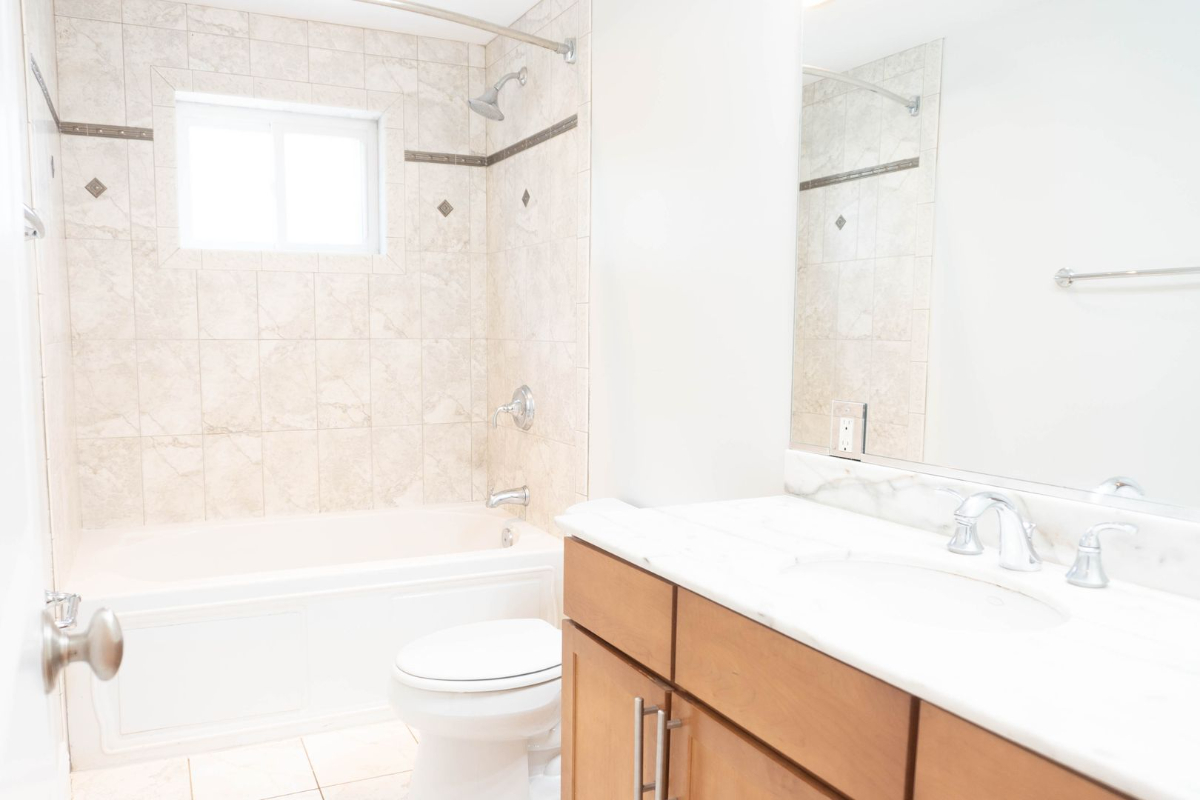 Modern 2 Bedroom 1 bathroom close to Howard U, Washington Hospital Center & Metro - Photo 12