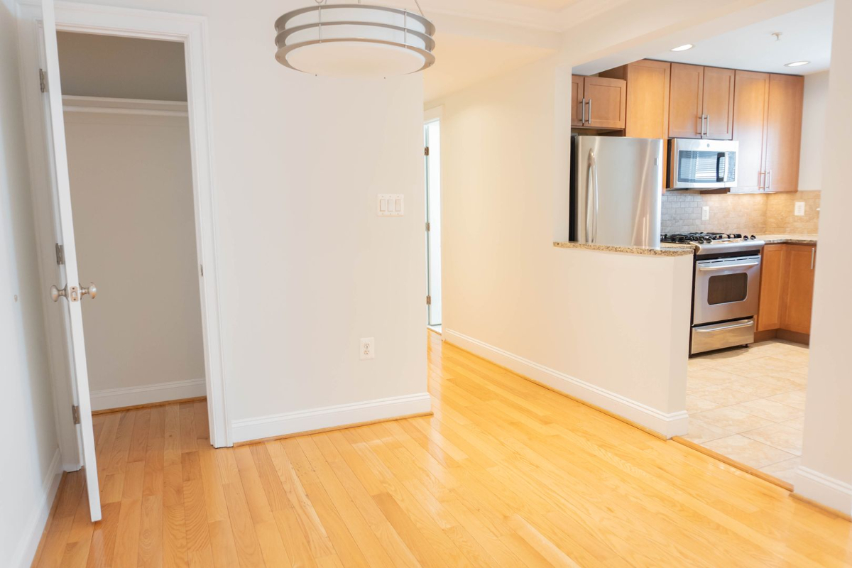 Modern 2 Bedroom 1 bathroom close to Howard U, Washington Hospital Center & Metro - Photo 3