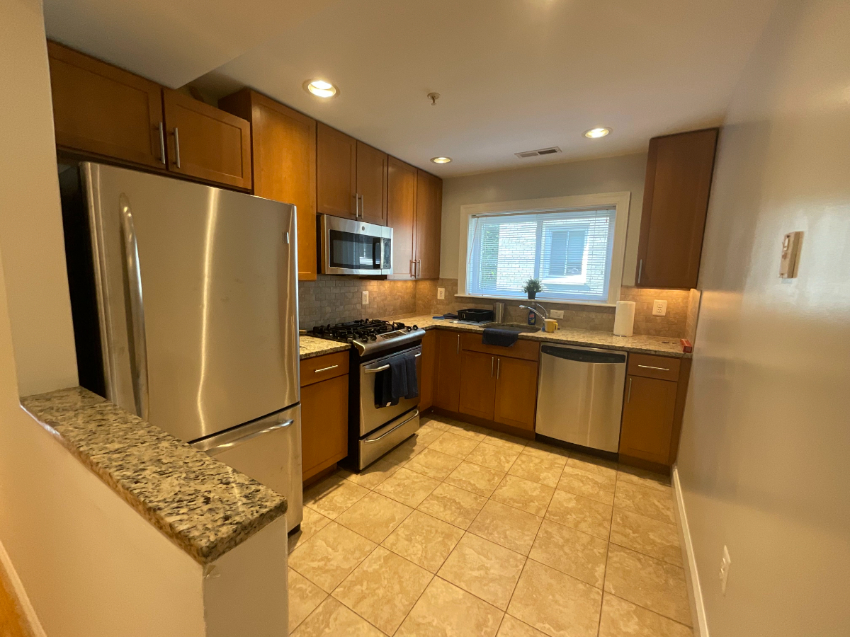 Modern 2 Bedroom 1 bathroom close to Howard U, Washington Hospital Center & Metro - Photo 1