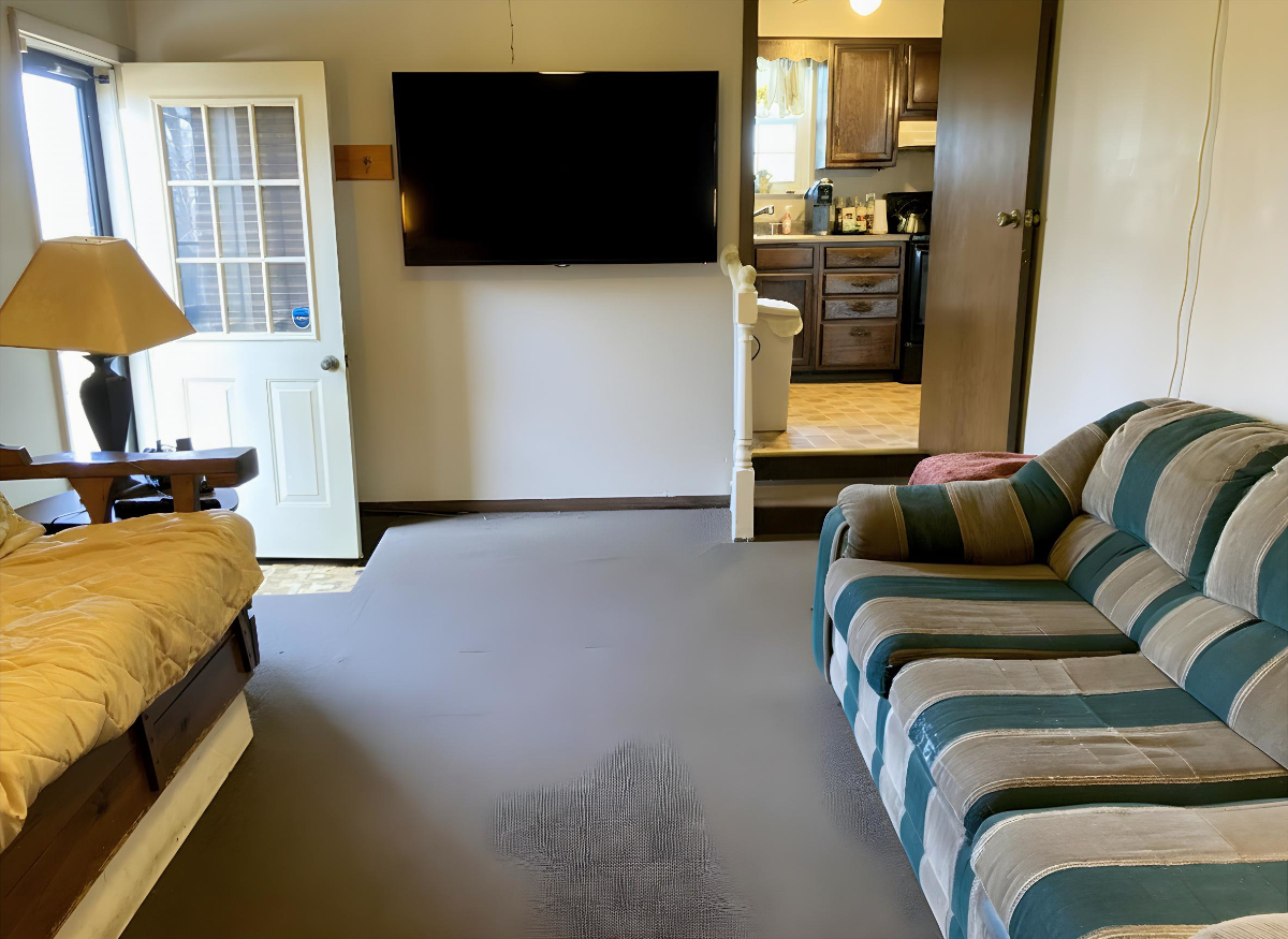 Furnished Cozy 1BR Private Home, All Utilities Included. Just bring your suitcase. - Photo 7