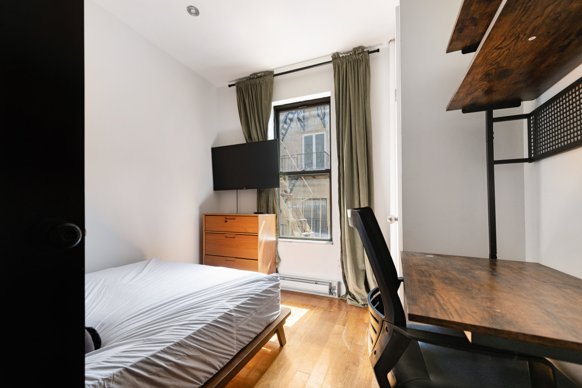 New bright room, in front of Central park, 846 - Photo 1
