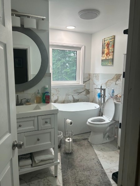 Charming, Convenient & Quiet Queensbury, NY Room - Perfect for Professionals ! - Photo 1