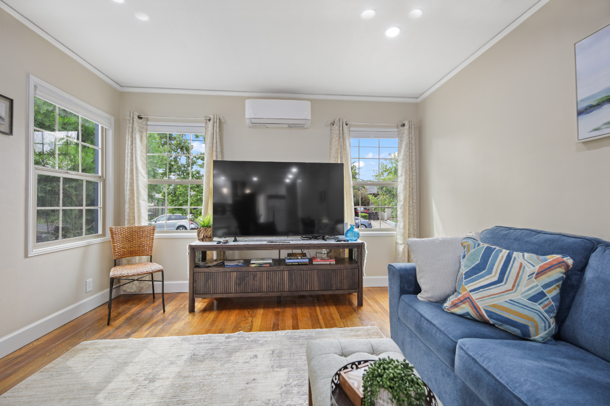 CENTRALLY LOCATED WITHIN 1 MILE OF HOSPITALS AND UOP - Photo 4