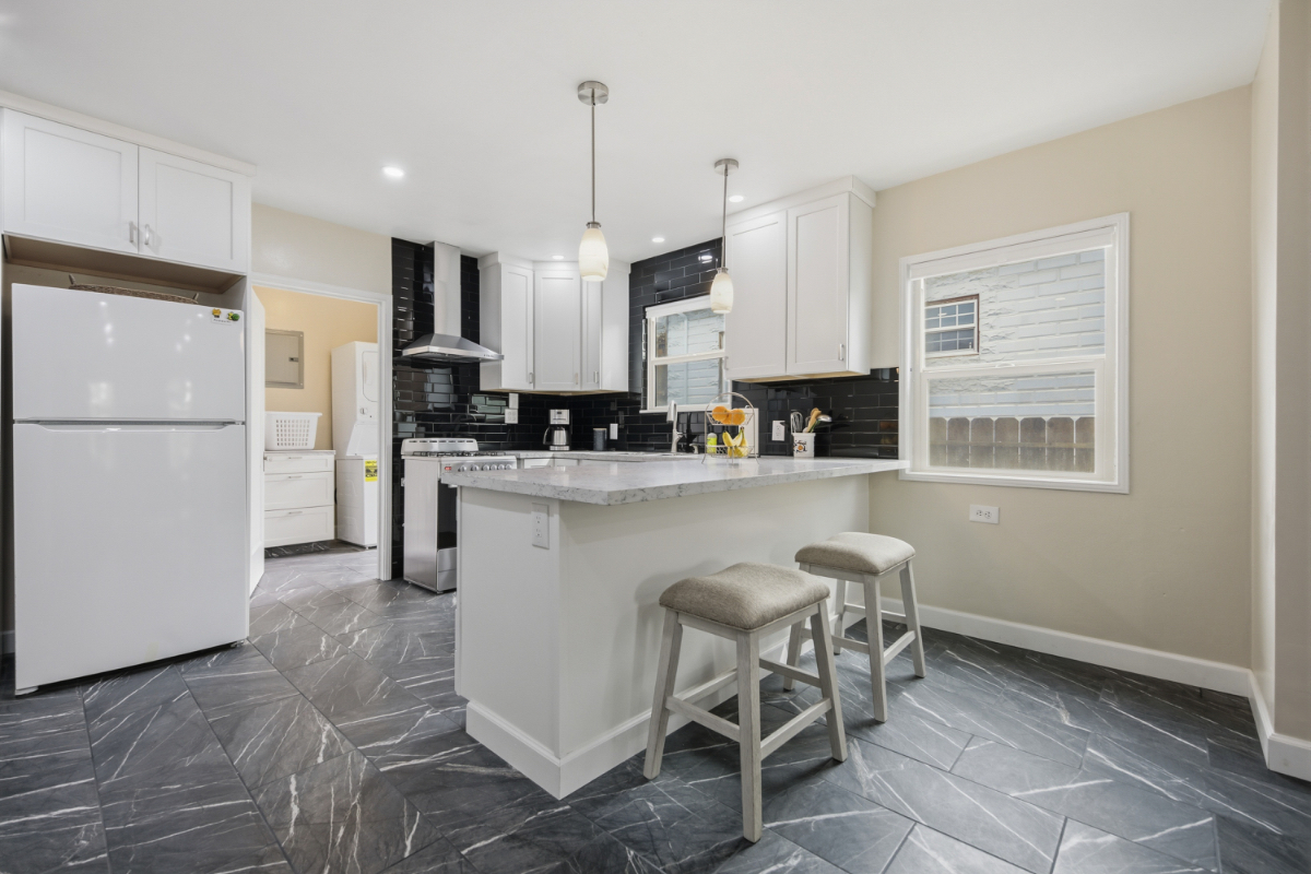 CENTRALLY LOCATED WITHIN 1 MILE OF HOSPITALS AND UOP - Photo 2