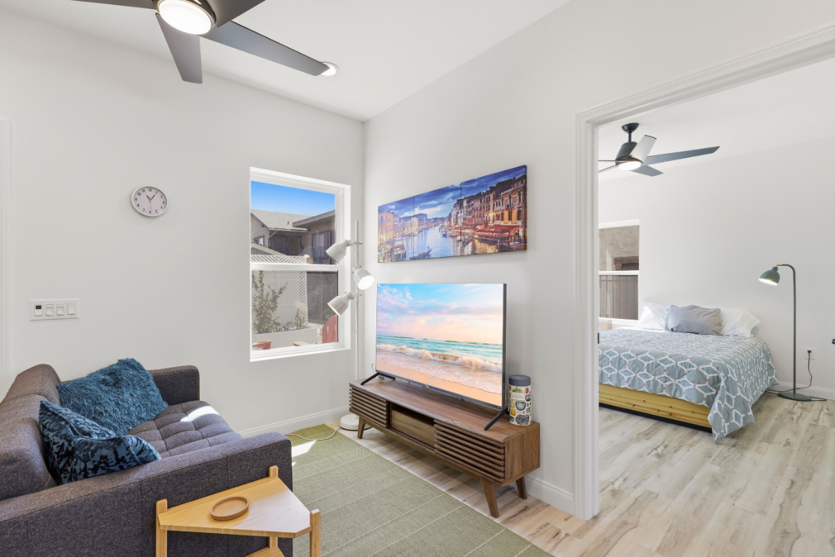 Stylish 2-Bedroom, 2-Bath Furnished ADU in Mid-City San Diego - Photo 3
