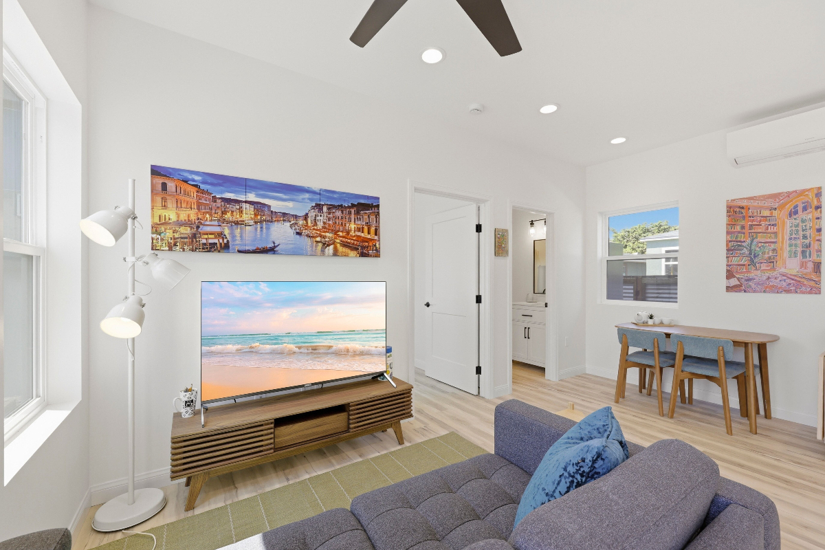 Stylish 2-Bedroom, 2-Bath Furnished ADU in Mid-City San Diego - Photo 2