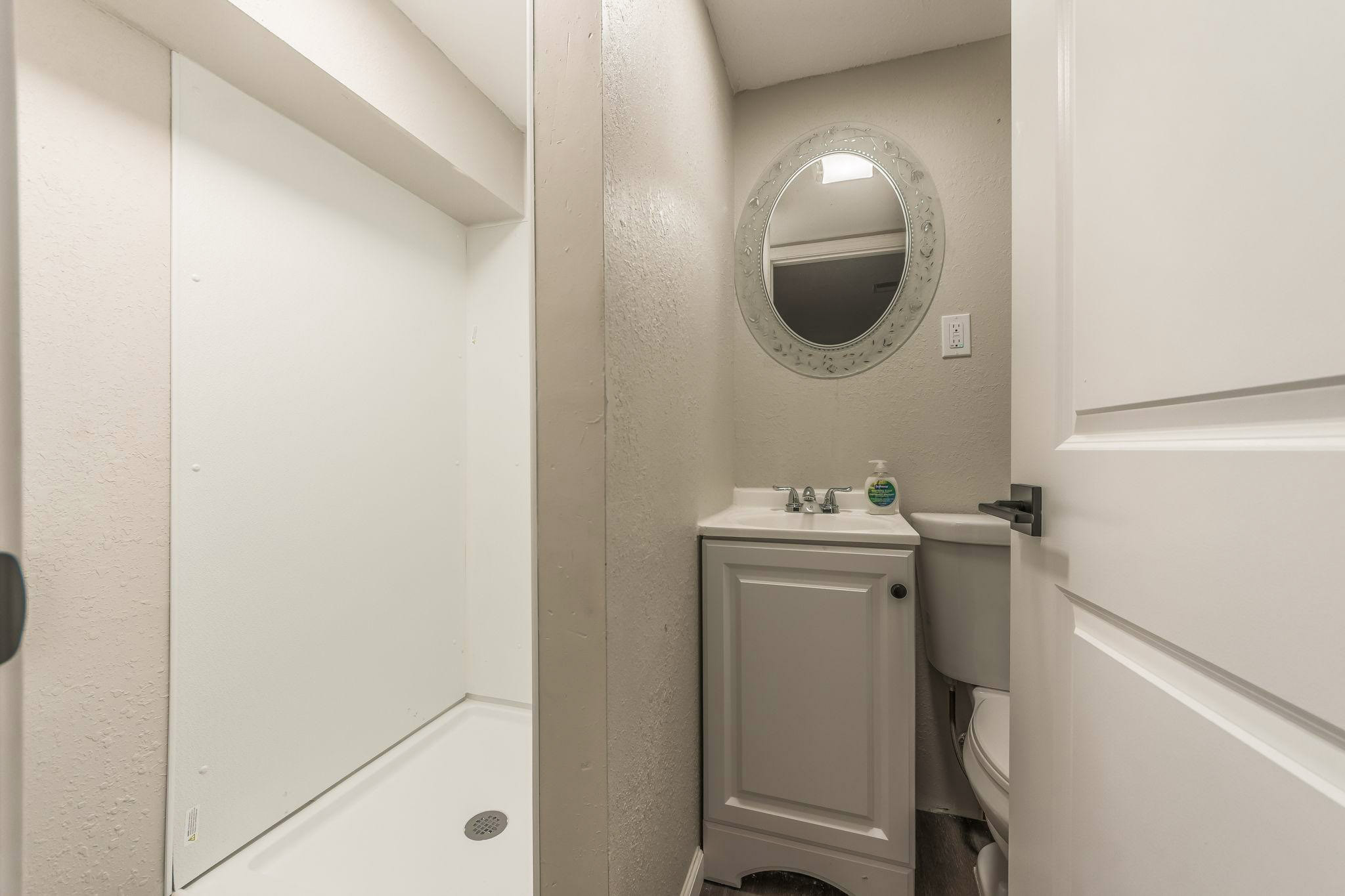 Discover this stylish home in Raytown, just minutes from 63rd St, Raytown Rd, major hospitals, emplo - Photo 5