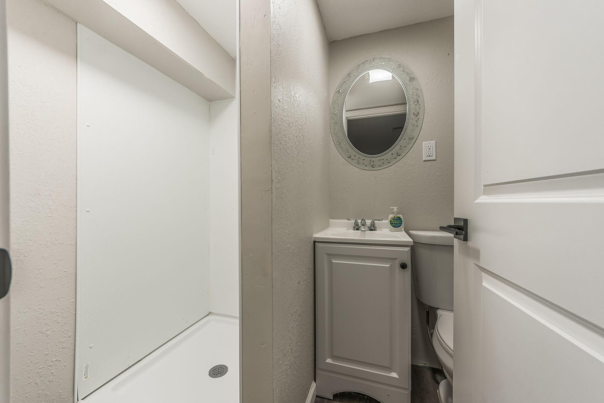 Discover this stylish home in Raytown, just minutes from 63rd St, Raytown Rd, major hospitals, emplo - Photo 9