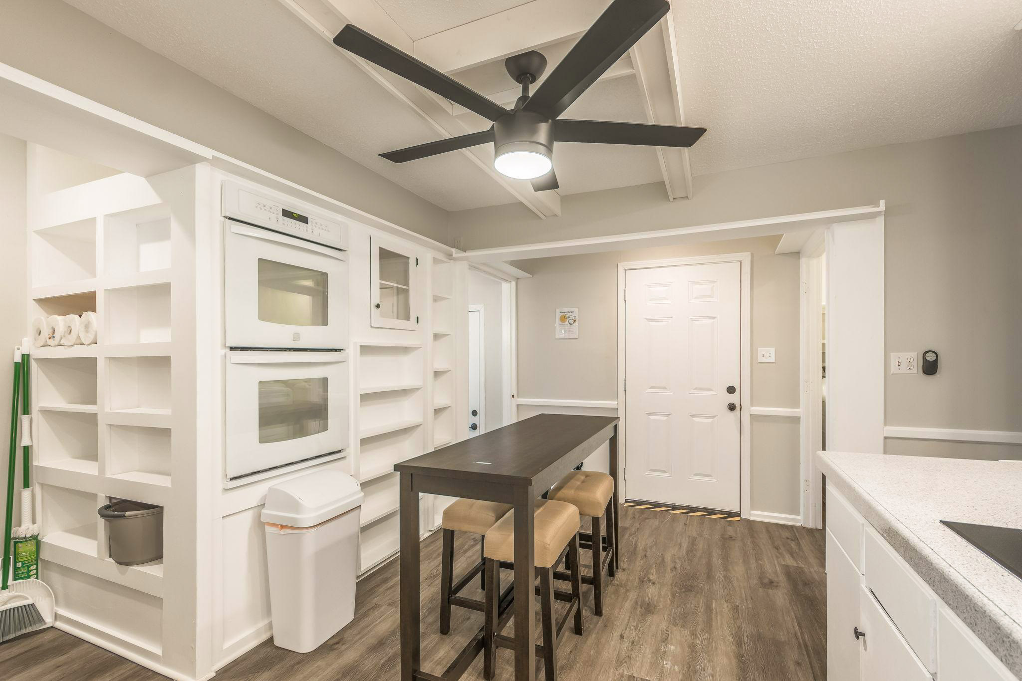 Discover this stylish home in Raytown, just minutes from 63rd St, Raytown Rd, major hospitals, emplo - Photo 2