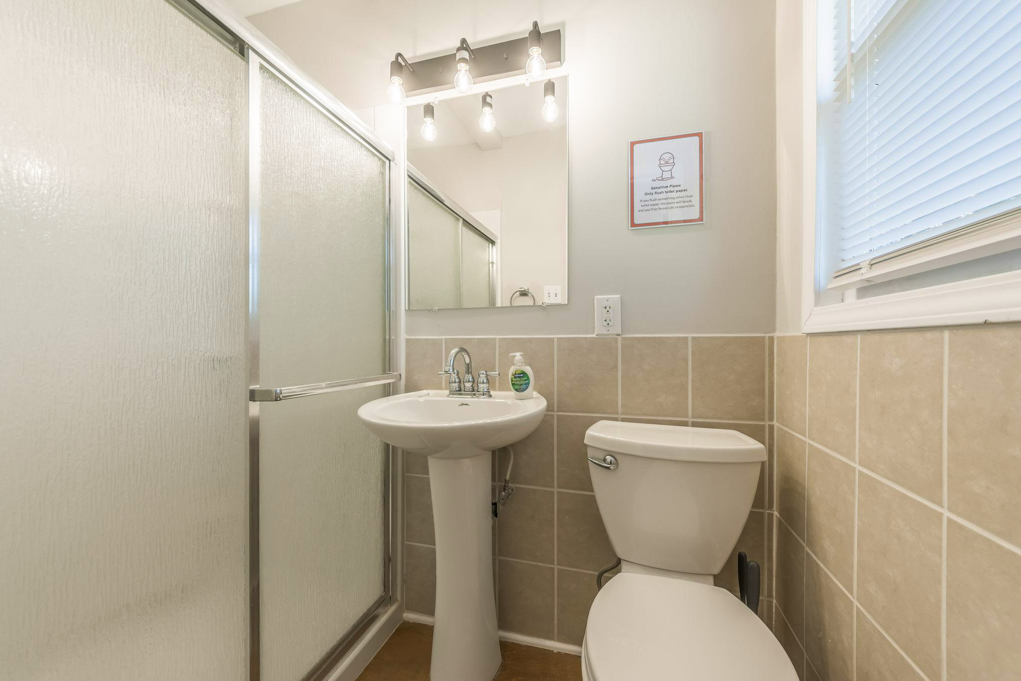 Discover this stylish home in Raytown, just minutes from 63rd St, Raytown Rd, major hospitals, emplo - Photo 4