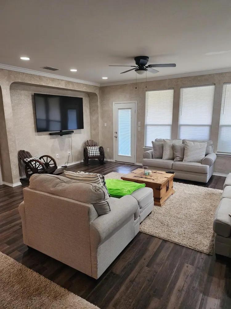 Converse House with Living room. Beautiful & comfortable - Photo 7