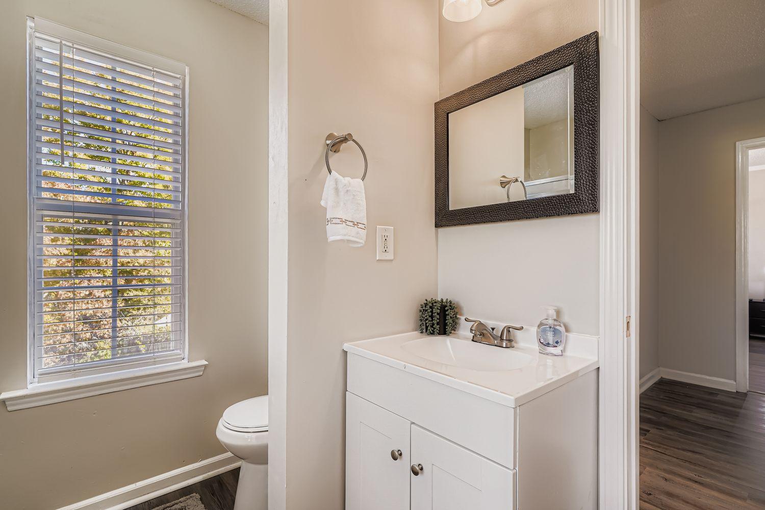 Feel at home in Osage Circle |Modern Comfort Meets Affordable Luxury| Clean, comfortable living | Bi - Photo 6