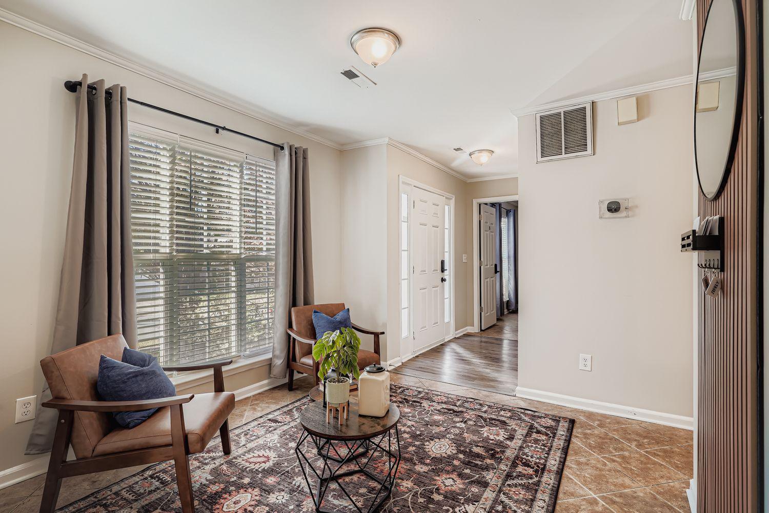 Feel at home in Osage Circle |Modern Comfort Meets Affordable Luxury| Clean, comfortable living | Bi - Photo 2