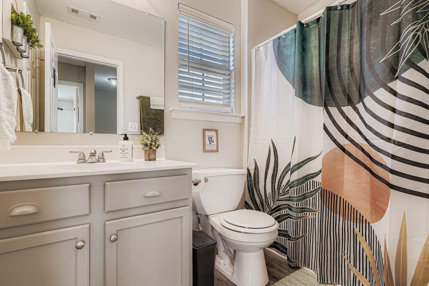 Feel at home in Osage Circle |Modern Comfort Meets Affordable Luxury| Clean, comfortable living | Bi - Photo 5